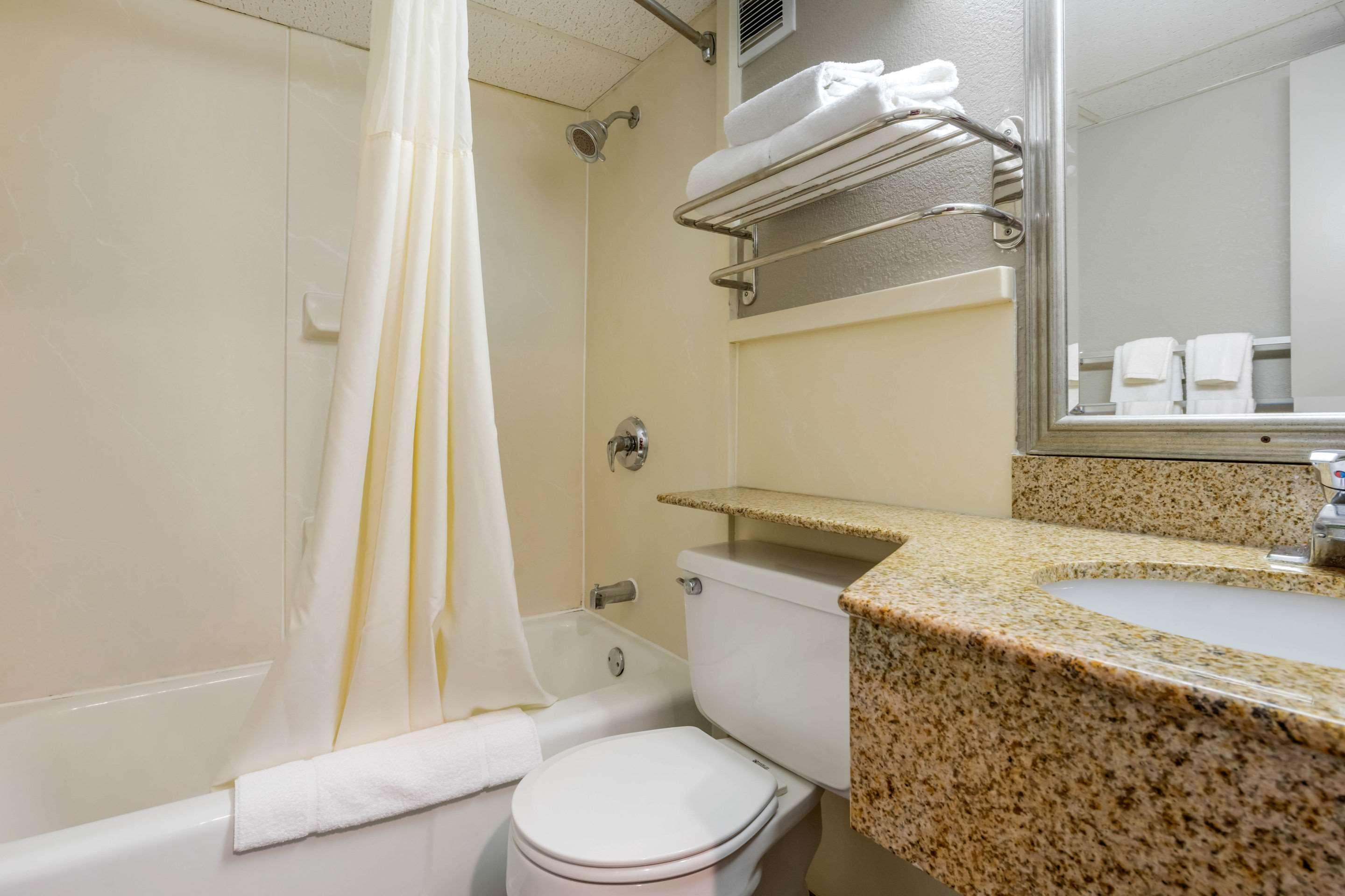 Hotel Clarion And Conference Center Harrisburg West 3*